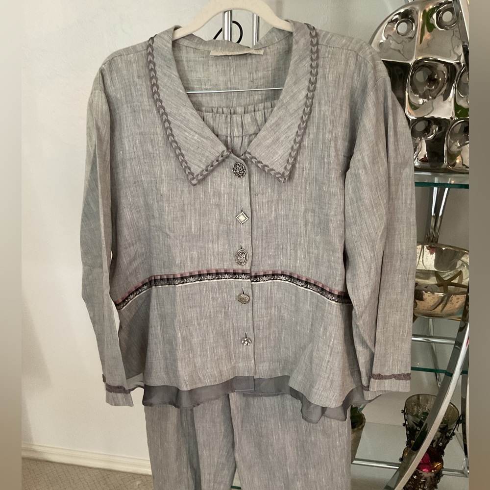 Taylor G Gray Textured top  and pant Set linen.